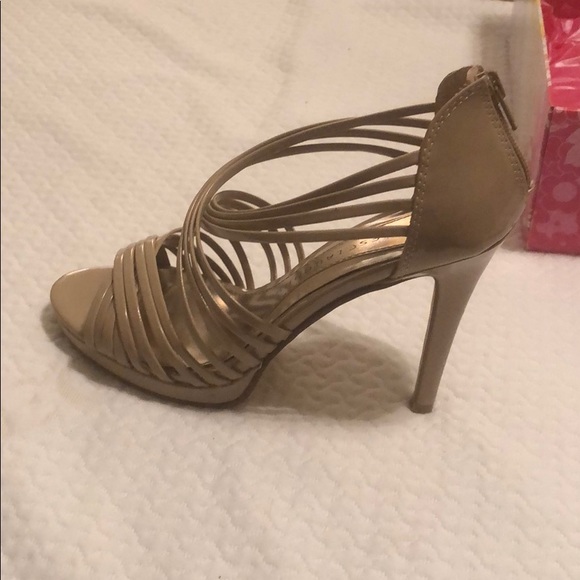 Heals - Picture 2 of 5